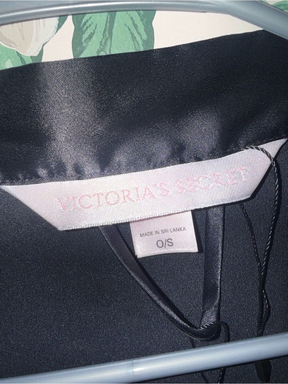 Victoria Secret - Picture 2 of 3